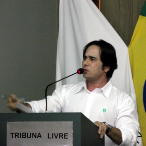 Novo vereador do PRTB toma posse na Câmara de Divinópolis e chega dando uma “saia justa”: “Vou citar quem não doar os 170 mil para o Posto de Saúde vereador dr delano - posto tiete